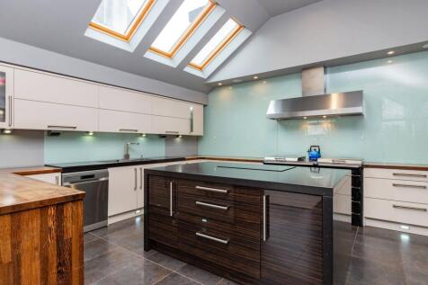 4 bed, 3 bath Detached in Glasgow - Photo 38