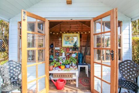 SUMMERHOUSE