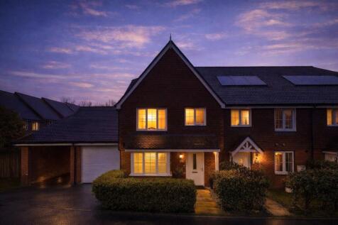 Haywards Heath, RH16 - property photo