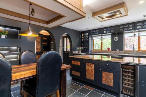 Kitchen/ Dining Room