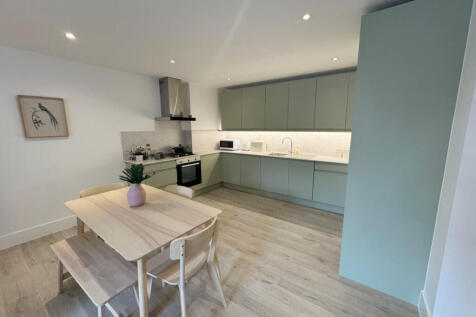 Rent Includes All Bills, Exeter photo 4