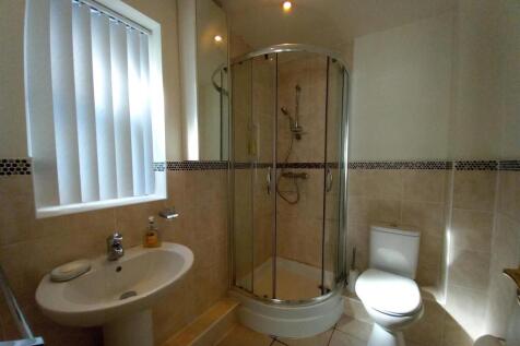 5 Peb Cl En-suite.jpg