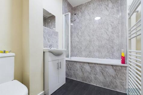 Modern Bathroom with