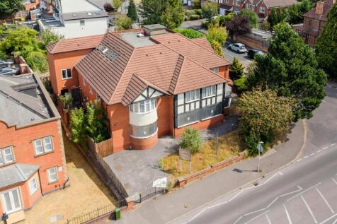 251 Warwick Road, Solihull, B92 7AH - by Present Your Property  0048-2.jpg