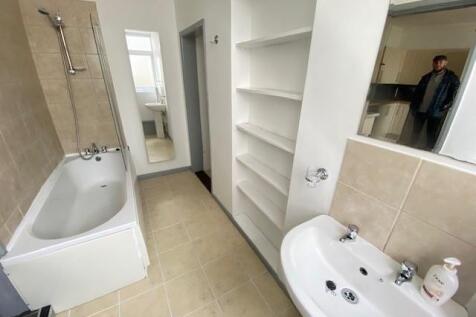 9 seymour bathroom 2.jpg