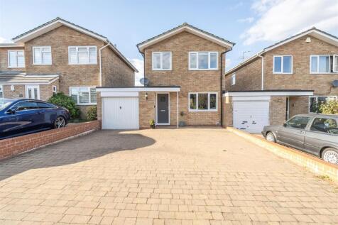 Towcester, NN12 - property photo