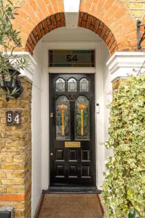 Carnarvon Road, E18