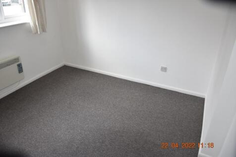 Station Road, Rushden, Northamptonshire, NN10 photo 5