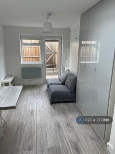 Living Area Room 1