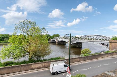 London, SW13 - property photo