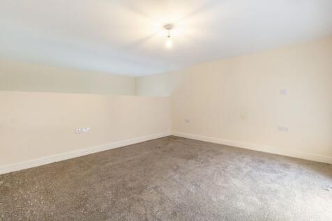St. Edgars Square, Morley, LS27 photo 4