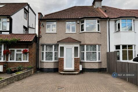 4-Bed Family Home With Two-Car Driveway
