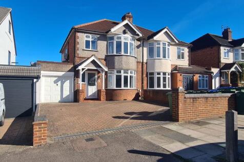 Front with driveway