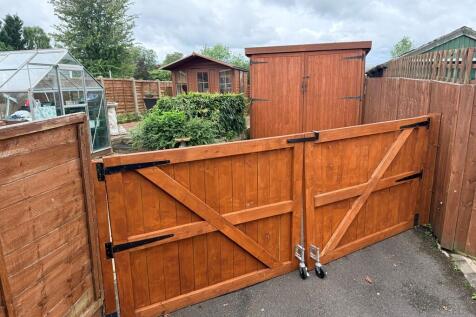 Gate