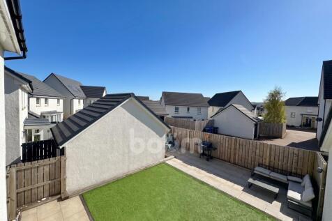 Fairlie Road, Brookfield rear garden pic