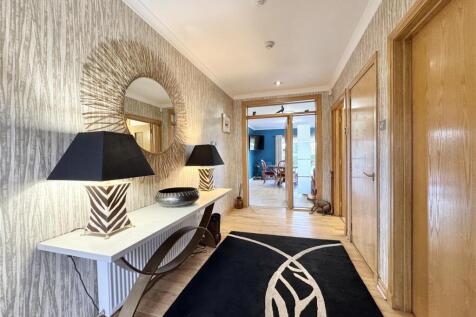 5 bed, 3 bath Detached Bungalow in Glasgow - Photo 12