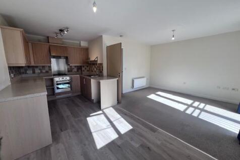 3 8 Hickling Close kitchen lounge.jpg