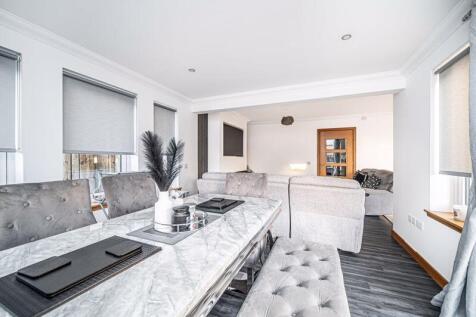 Sitting &amp; Dining Room