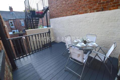 12 Wolseley Gardens Garden.jpg