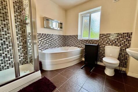 En-suite Bath &amp; Shower Room / WC: