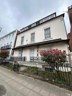 4-bed flat on Second Floor, 3 Clarendon Place, CV32 5QL, £2,435/mo