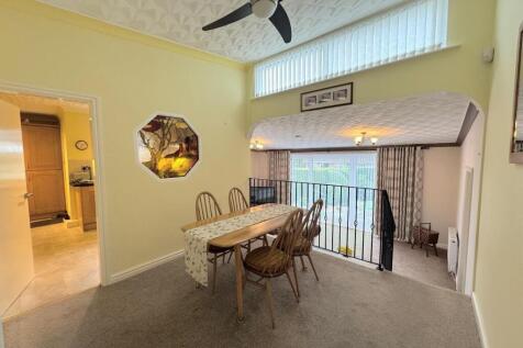 OPEN PLAN DINING/LOUNGE