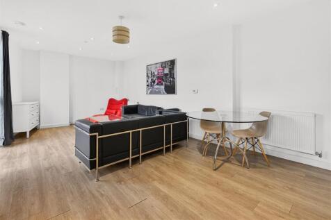 To Let  3 Bedroom Flat Balcony CR0  www.islingtonp