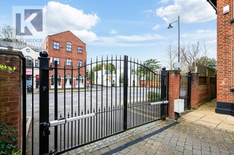 Austyns Place KT17 1SQ