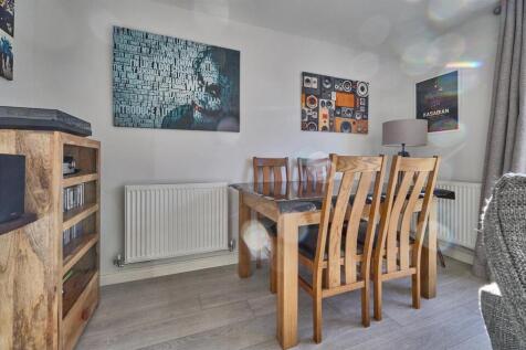 Fitted dining kitchen to front