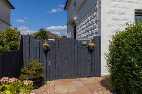 240 Ashkirk Drive G52 1HS-32
