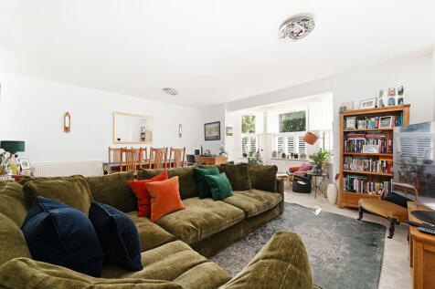 Open Plan Living / Dining 