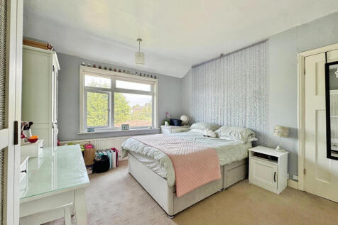 66, Crown Hills Avenue, LE5 4HE