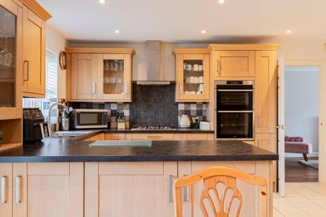 Kitchen/Dining Room (2)