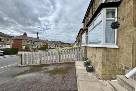 EXTERNAL FRONT AND DRIVEWAY