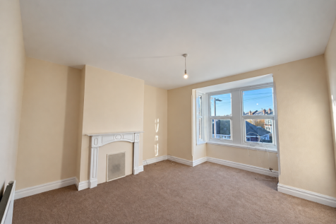 2-bed flat on Eastwood Road, London, E18, £1,850/mo
