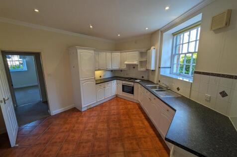 33 YEW TREE KITCH...