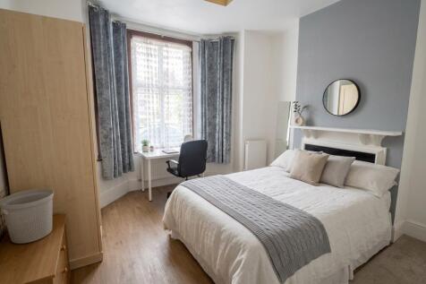 5 Victoria Road, Leamington Spa photo 5