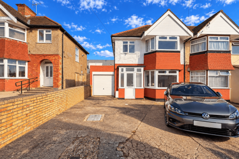 3 Bed Semi Detached House with Garage