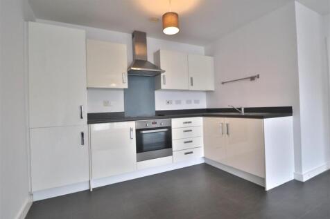 KITCHEN/LIVING ROOM