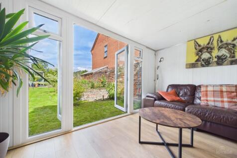 GARDEN ROOM