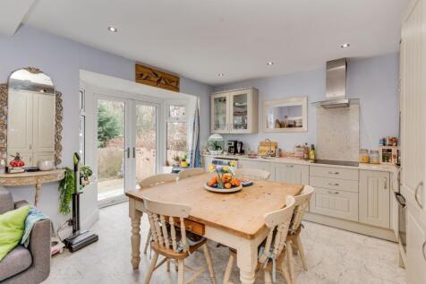 KITCHEN,DINER AND LOUNGE