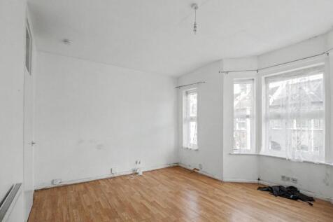 First Floor Flat, 32 Bingley Road, London E16 3JR