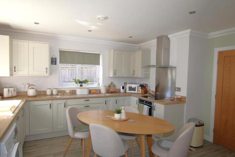 Kitchen - b.JPG