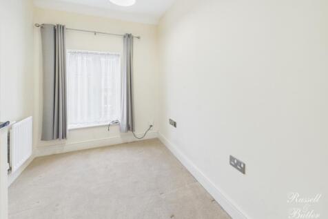 CAM02127G0-PR0353-STILL005