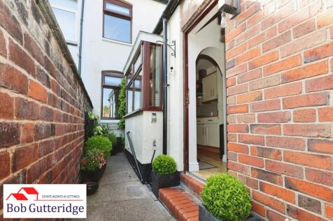 ENCLOSED REAR GARDEN