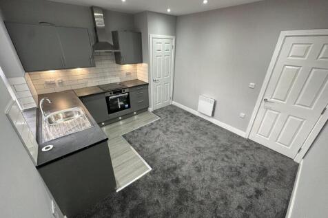 Flat B, Cross Green Crescent, Leeds, LS9 0DD photo 2