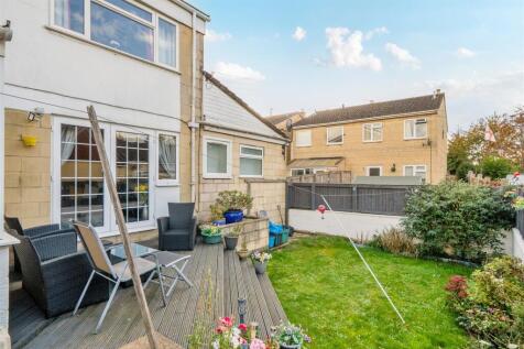 Rear Garden (2).jpg