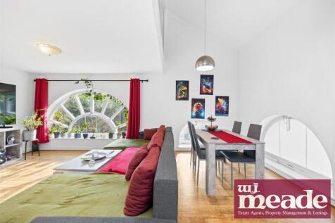 The Renovation, Woolwich Manor Way, E16 photo 4