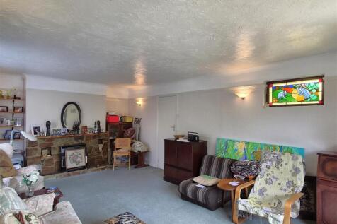 Sitting room 3.jpg