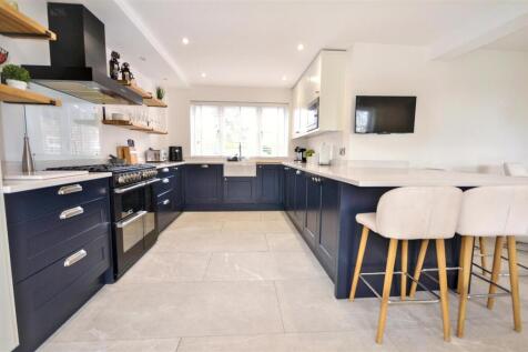 Open Plan Kitchen / Dining / Family Room